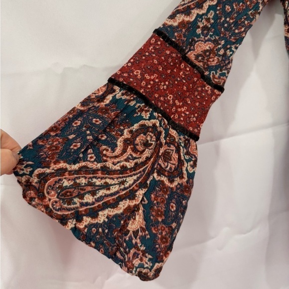 American Eagle Paisley Long Bell Sleeve Velvet Trim‎ Blouse Multicolor Size XS - Picture 6 of 9